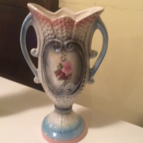 Rare Taiwan floral double handled vases - Picture 3 of 8